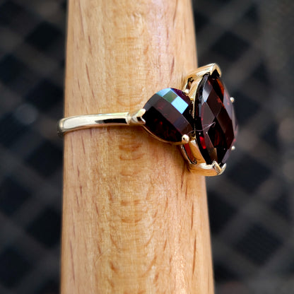 10K Yellow Gold Garnet Gemstone Ring Size 7 - Solid Gold!