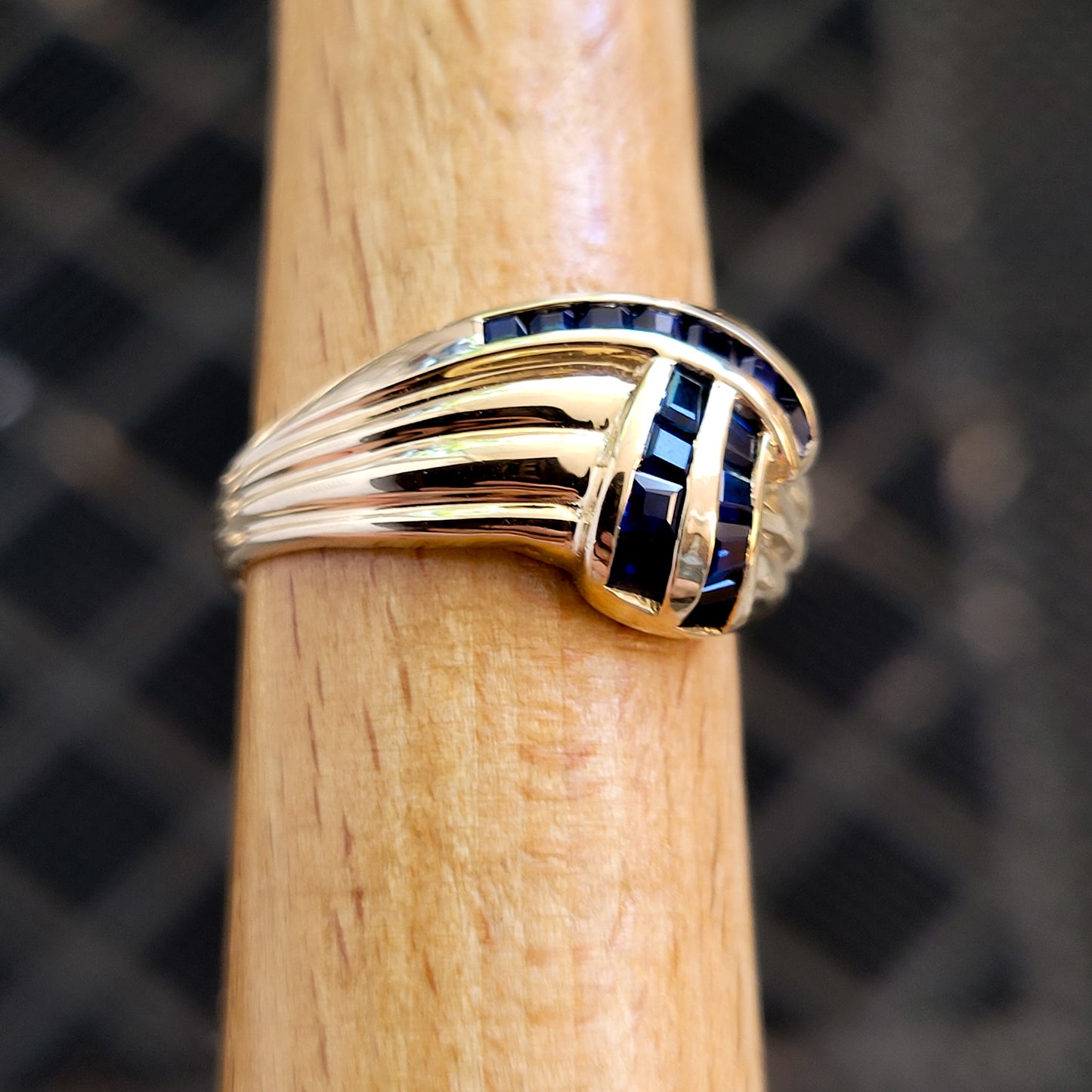 14K Yellow Gold Dark Blue Sapphire Dome Ring Size 7 - Solid Gold
