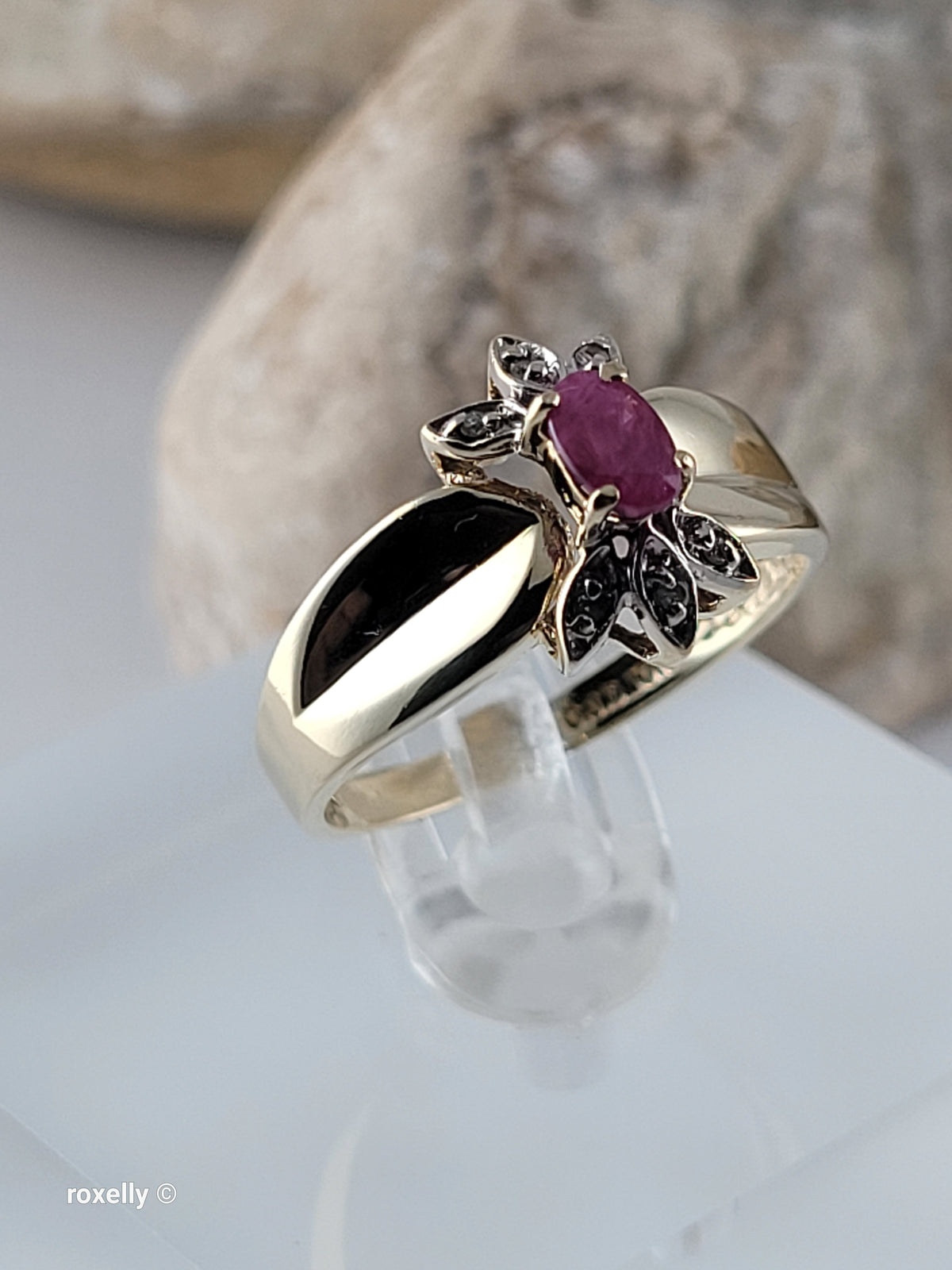 10K Yellow Gold Ruby and Genuine Diamonds Ring Size 6 - Solid Gold