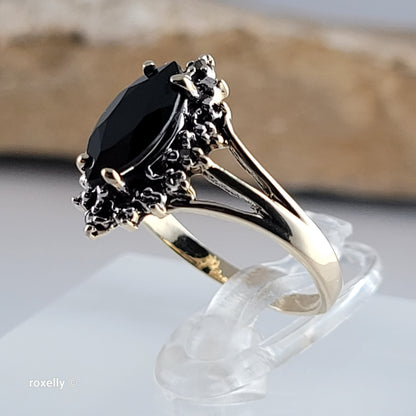 10K Yellow Gold Onyx and Genuine Diamond Ring Size 6 - Solid Gold
