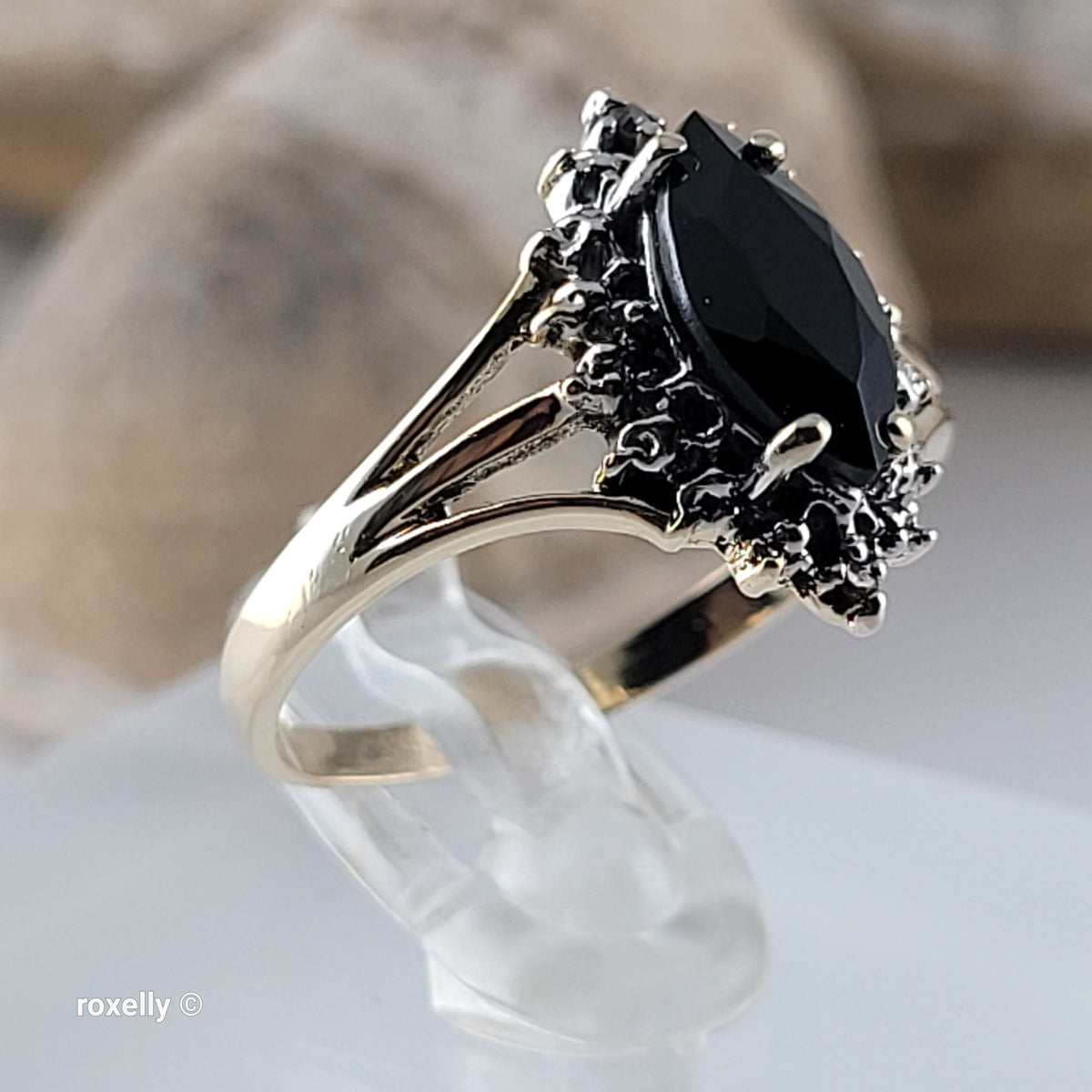10K Yellow Gold Onyx and Genuine Diamond Ring Size 6 - Solid Gold