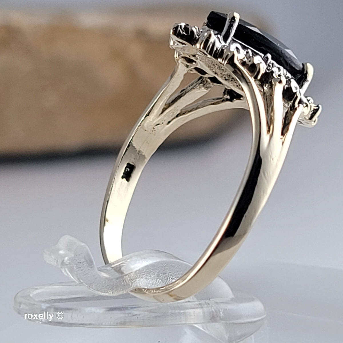 10K Yellow Gold Onyx and Genuine Diamond Ring Size 6 - Solid Gold