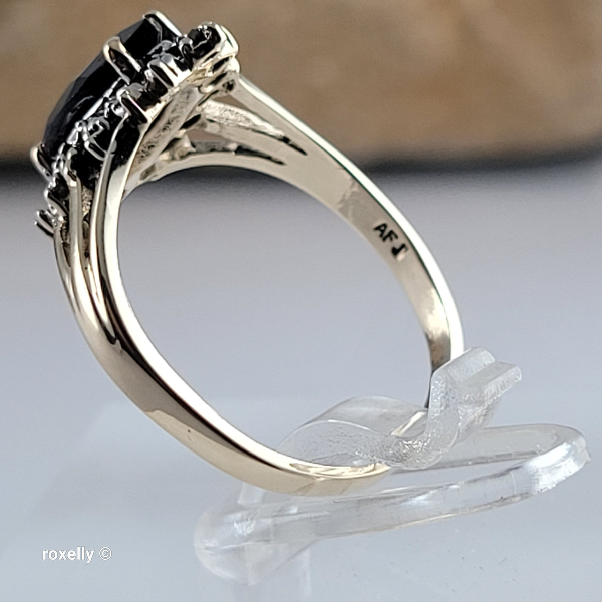 10K Yellow Gold Onyx and Genuine Diamond Ring Size 6 - Solid Gold