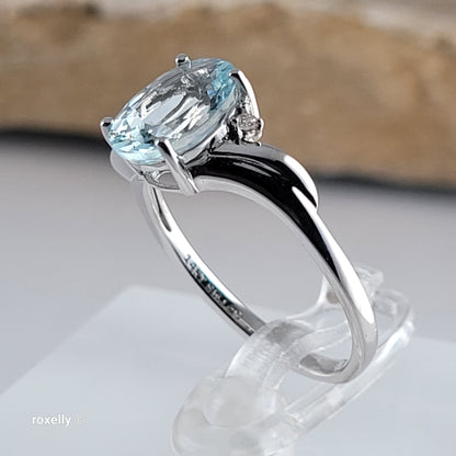 14K White Gold Aquamarine and Genuine Diamond Ring Size 7 - Solid Gold!