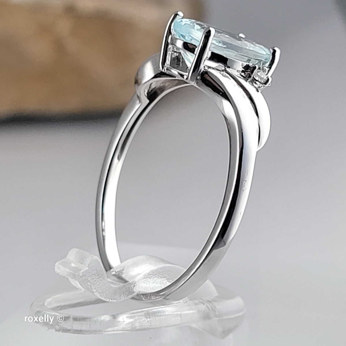 14K White Gold Aquamarine and Genuine Diamond Ring Size 7 - Solid Gold!