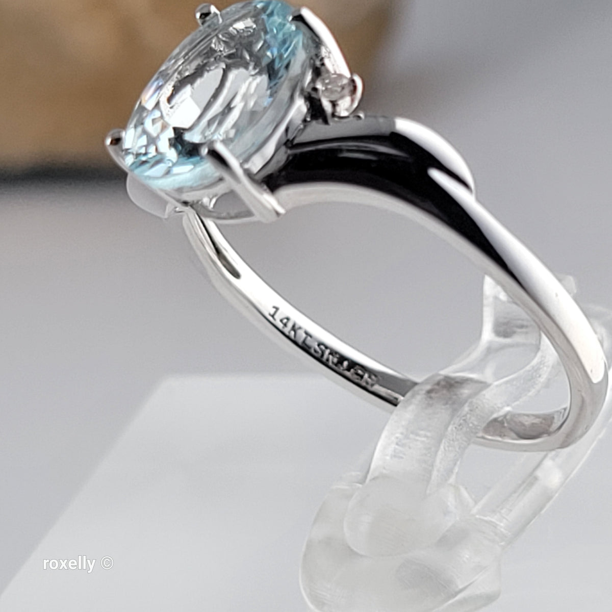 14K White Gold Aquamarine and Genuine Diamond Ring Size 7 - Solid Gold!