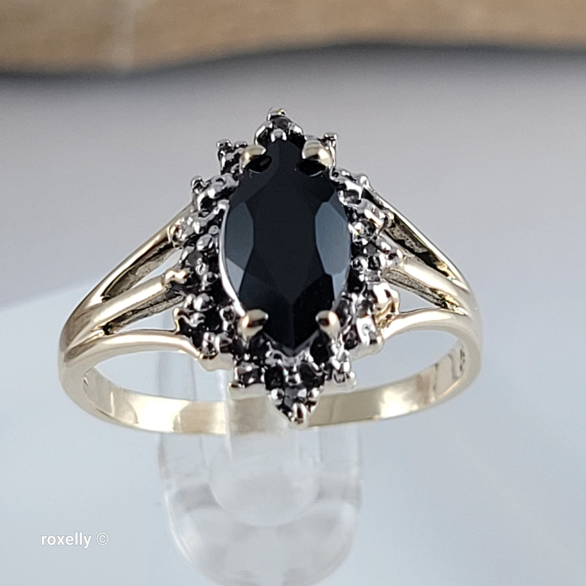 10K Yellow Gold Onyx and Genuine Diamond Ring Size 6 - Solid Gold