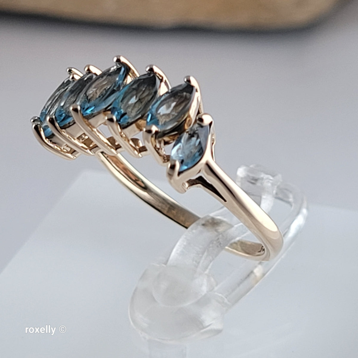 10K Yellow Gold Blue Topaz Wavy Design Ring Size 6.75 - Solid Gold