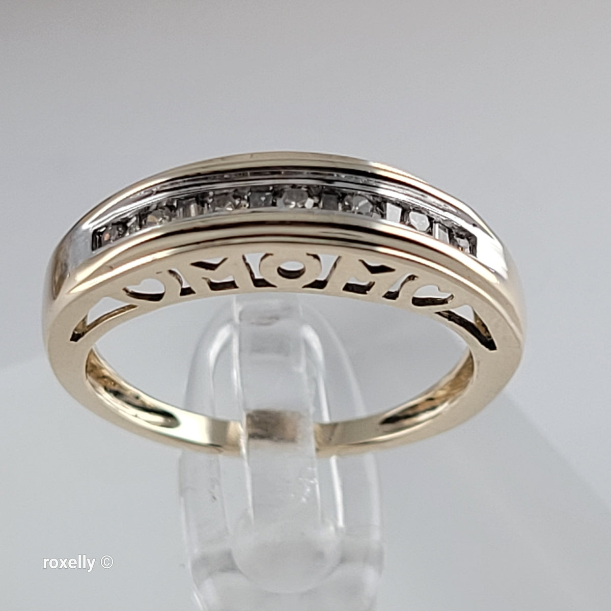 10K Yellow Gold Genuine Diamond "MOM" Band Ring Size 6.75 - Solid Gold