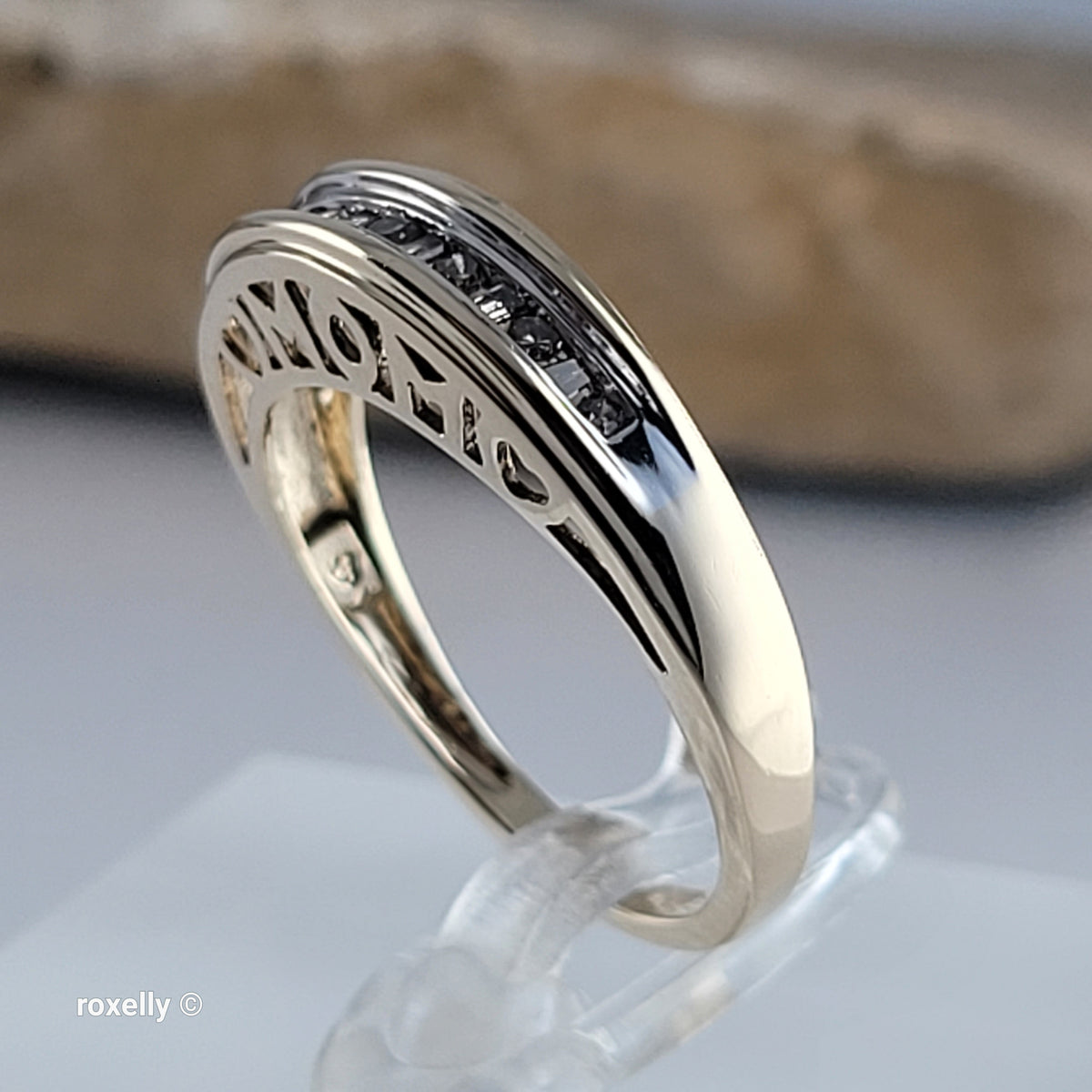 10K Yellow Gold Genuine Diamond "MOM" Band Ring Size 6.75 - Solid Gold