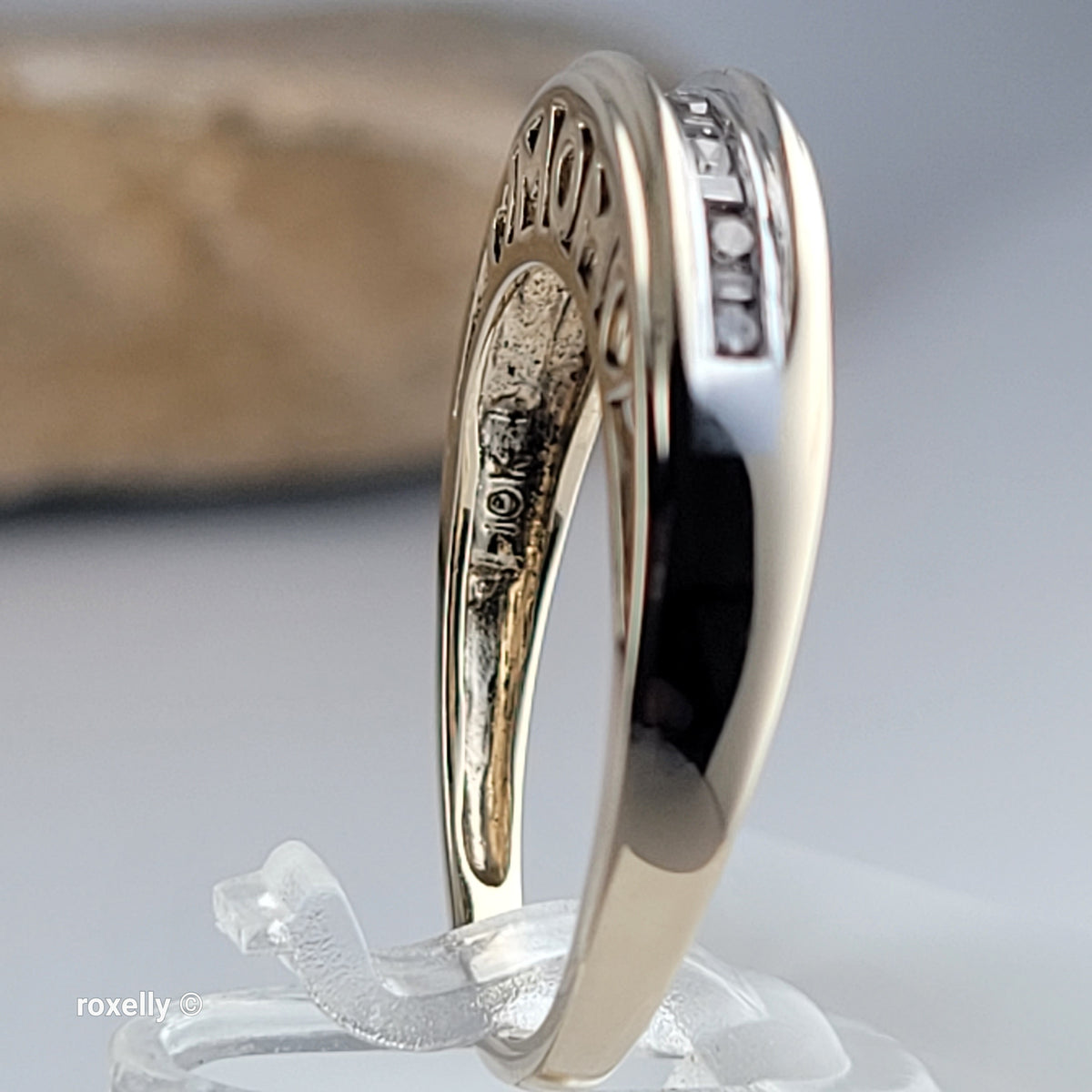 10K Yellow Gold Genuine Diamond "MOM" Band Ring Size 6.75 - Solid Gold