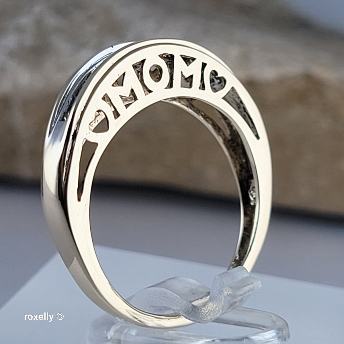 10K Yellow Gold Genuine Diamond "MOM" Band Ring Size 6.75 - Solid Gold