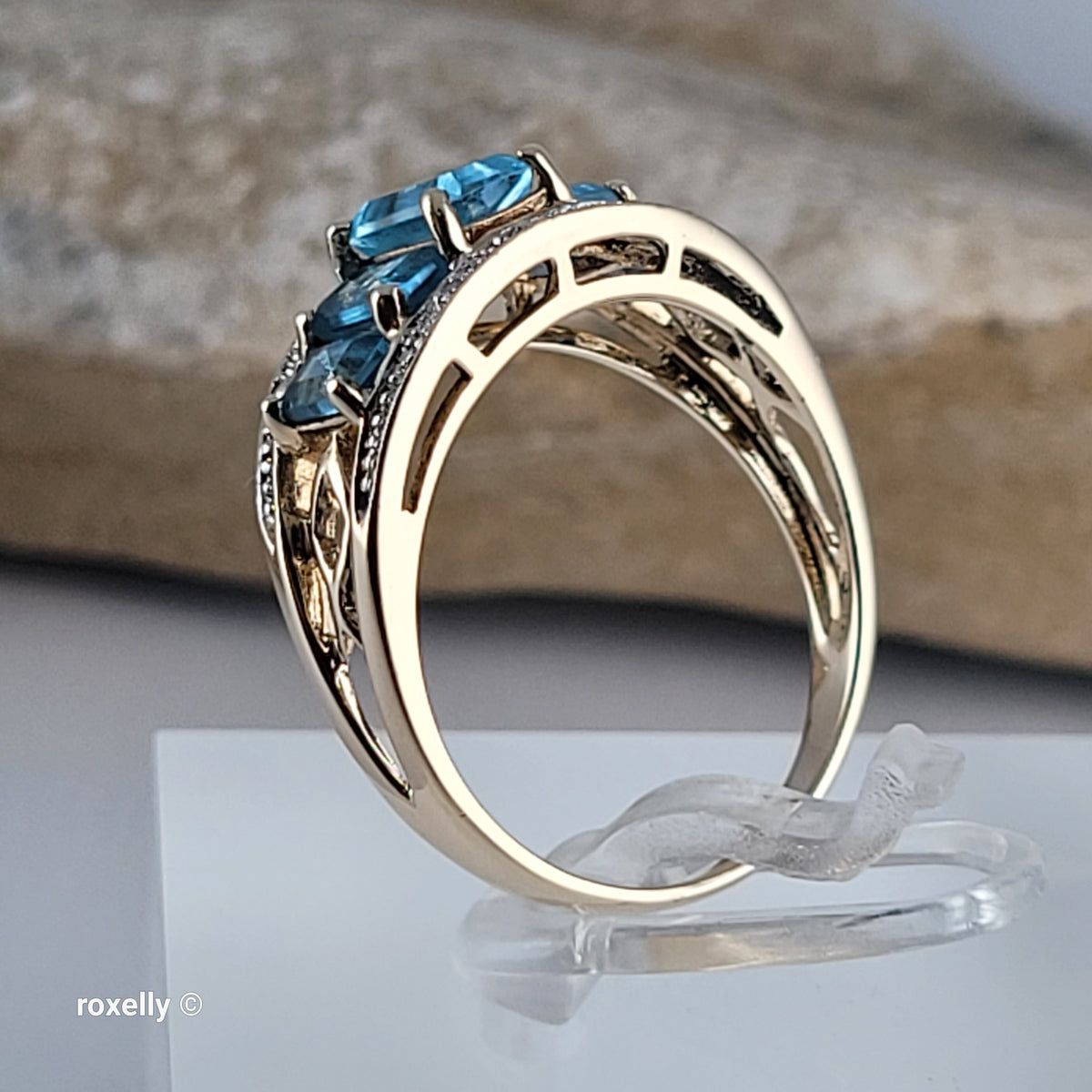 14K Yellow Gold Blue Topaz & Diamond Ring Size 8 - Solid Gold