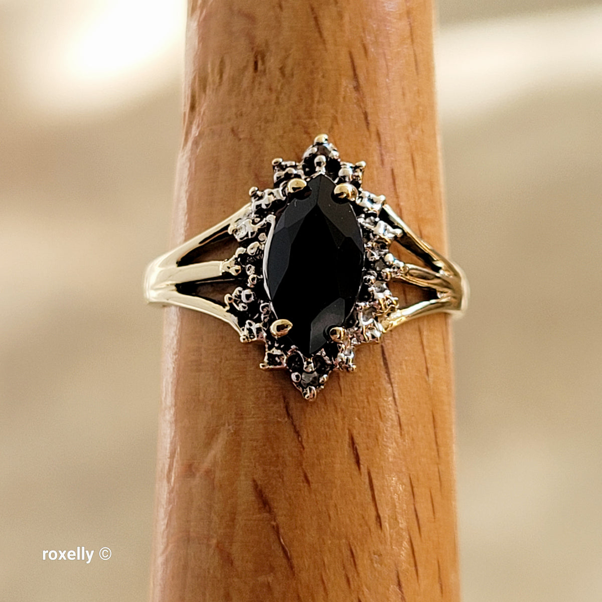 10K Yellow Gold Onyx and Genuine Diamond Ring Size 6 - Solid Gold
