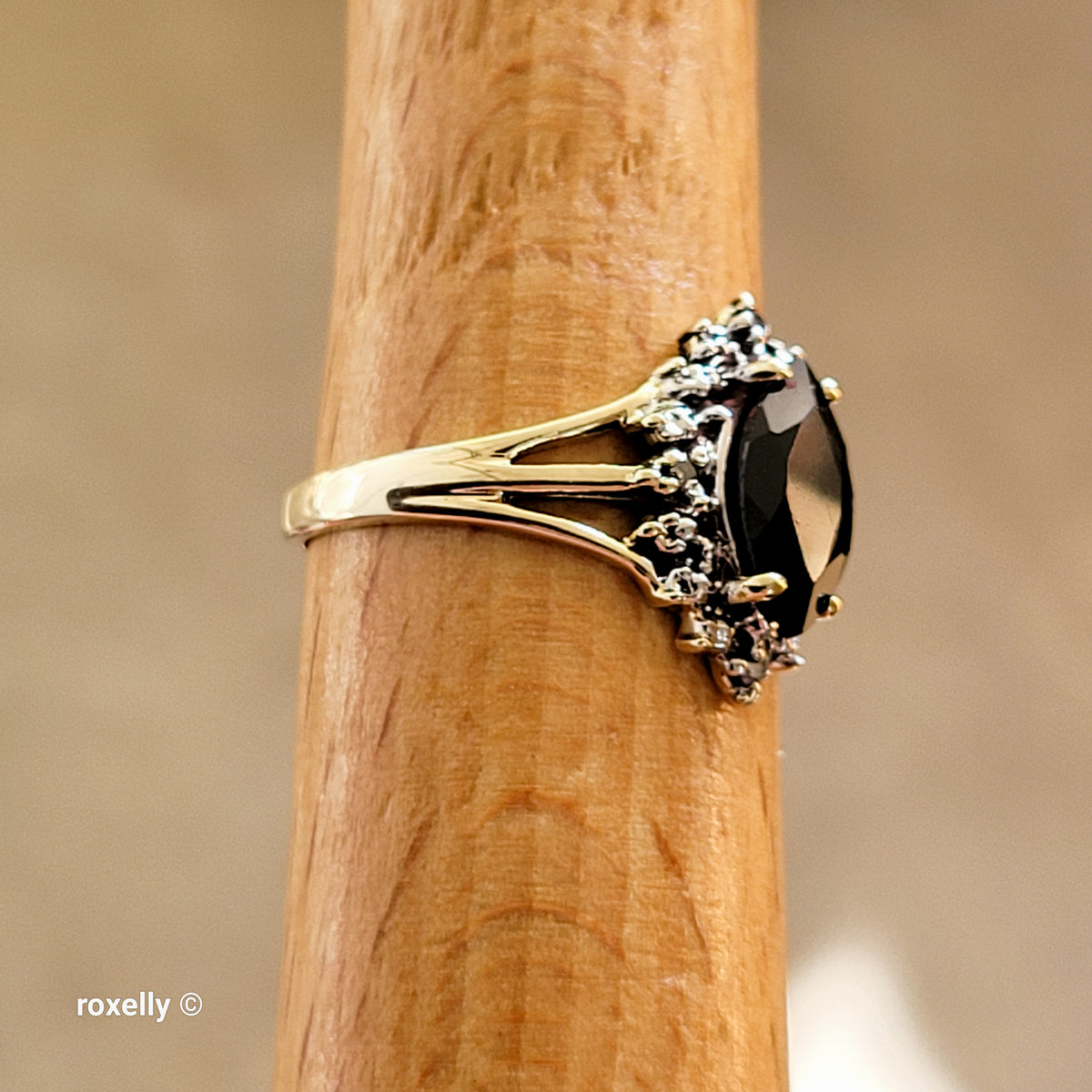 10K Yellow Gold Onyx and Genuine Diamond Ring Size 6 - Solid Gold
