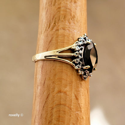 10K Yellow Gold Onyx and Genuine Diamond Ring Size 6 - Solid Gold