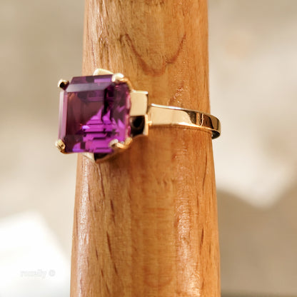 10K Yellow Gold Pink Sapphire Ring Size 4.75 - Solid Gold!