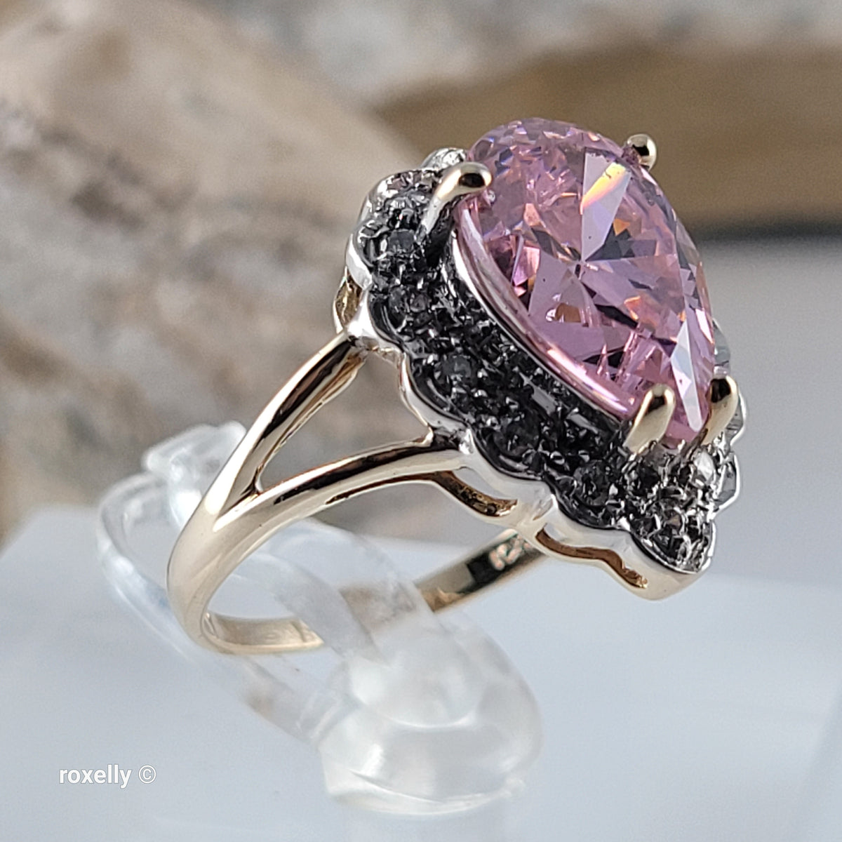 10K Yellow Gold Drop-Shaped Pink Ice Ring Size 6.25 - Solid Gold