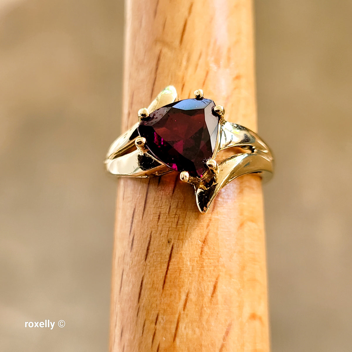 10K Yellow Gold Red Garnet Bypass Ring Size 5.5 - Solid Gold