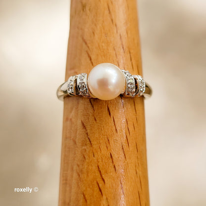 14K White Gold Fresh-water Pearl & Diamonds Ring Size 7 - Solid Gold