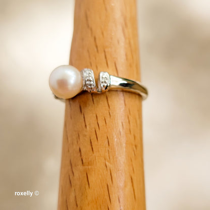 14K White Gold Fresh-water Pearl & Diamonds Ring Size 7 - Solid Gold