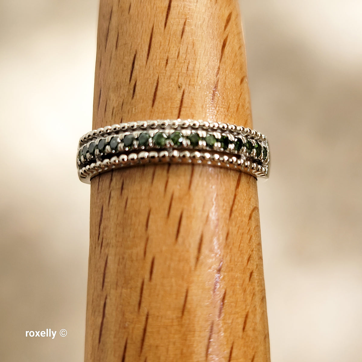 10K White Gold Green Diamonds Infinity Ring Design Size 7 - Solid Gold
