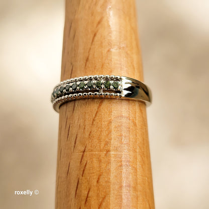 10K White Gold Green Diamonds Infinity Ring Design Size 7 - Solid Gold