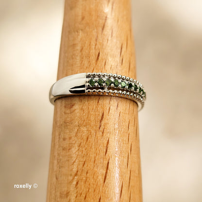 10K White Gold Green Diamonds Infinity Ring Design Size 7 - Solid Gold