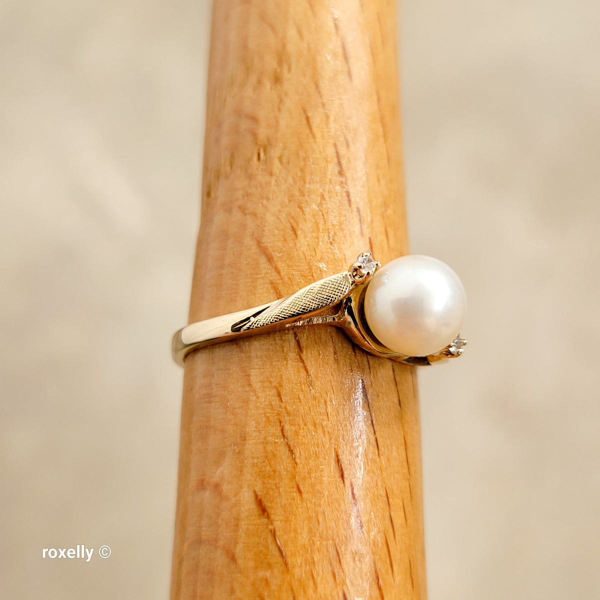 14K Yellow Gold Fresh-water Pearl and Genuine Diamond Ring Size 6 - Solid Gold