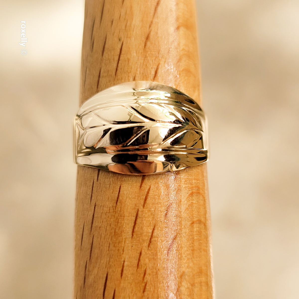 14K Yellow Gold Dome Design Ring Size 7.75 - Solid Gold