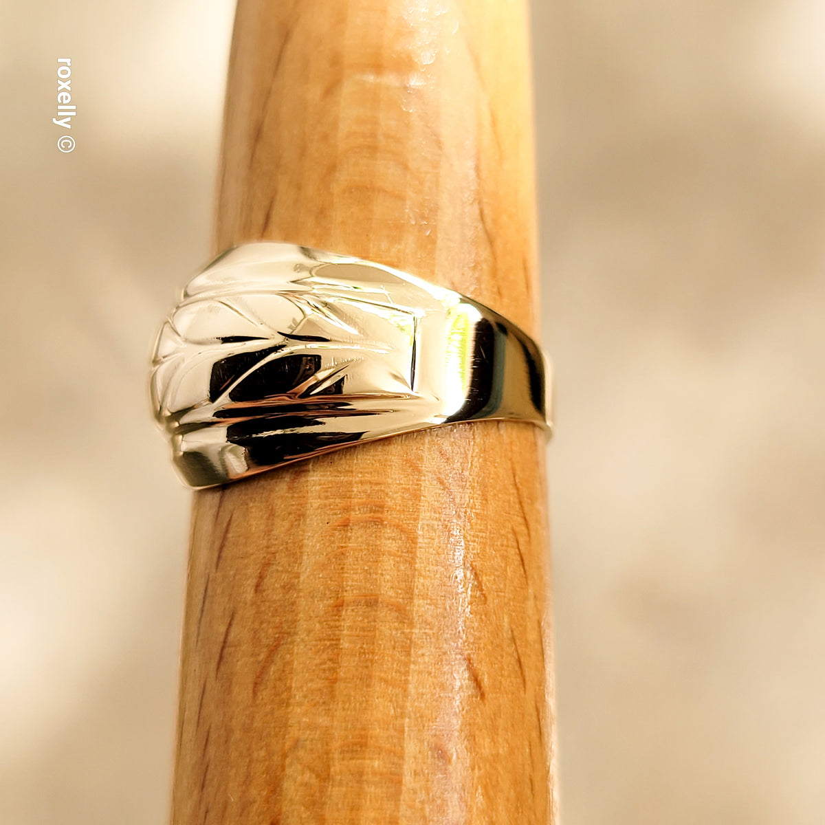 14K Yellow Gold Dome Design Ring Size 7.75 - Solid Gold