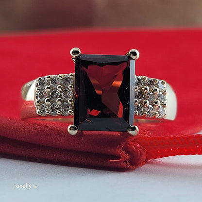 14K Yellow Gold Garnet and Genuine Diamonds Ring Size 7 - Solid Gold