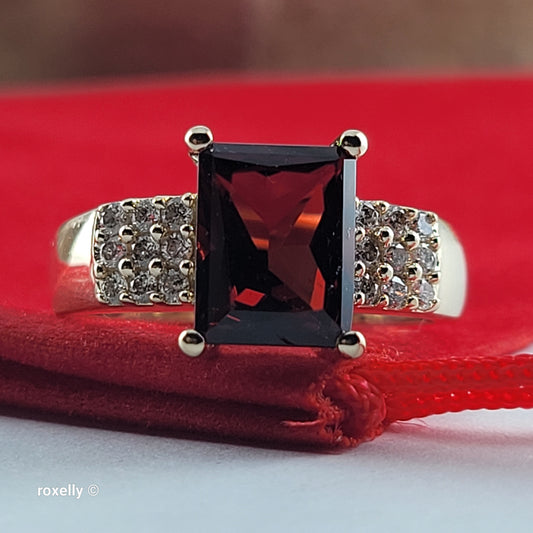 14K Yellow Gold Garnet and Genuine Diamonds Ring Size 7 - Solid Gold