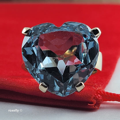18K Yellow Gold Heart-Shaped Blue Topaz Ring Size 5.75 - Solid Gold