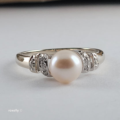 14K White Gold Fresh-water Pearl & Diamonds Ring Size 7 - Solid Gold