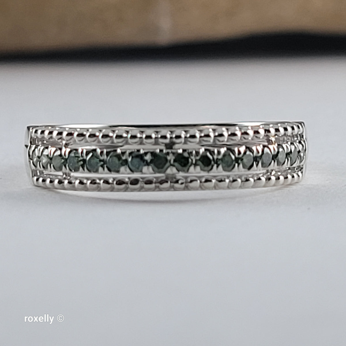 10K White Gold Green Diamonds Infinity Ring Design Size 7 - Solid Gold