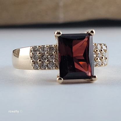 14K Yellow Gold Garnet and Genuine Diamonds Ring Size 7 - Solid Gold
