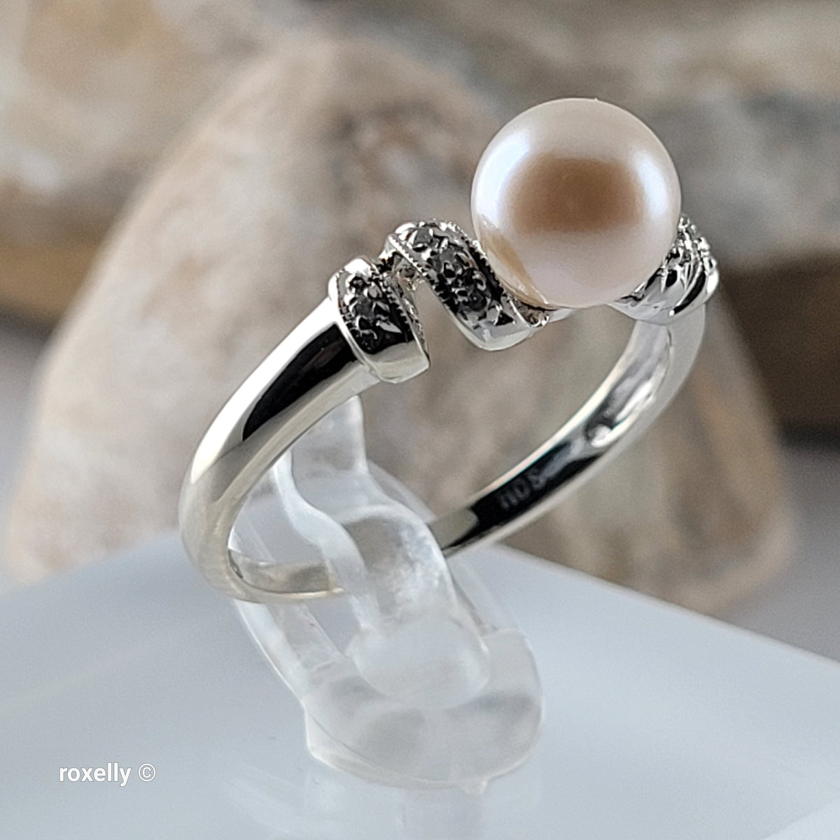 14K White Gold Fresh-water Pearl & Diamonds Ring Size 7 - Solid Gold