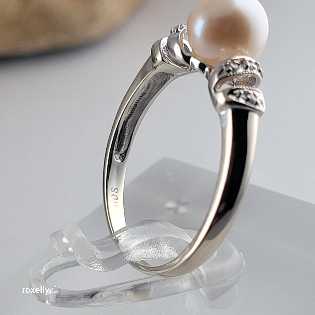 14K White Gold Fresh-water Pearl & Diamonds Ring Size 7 - Solid Gold