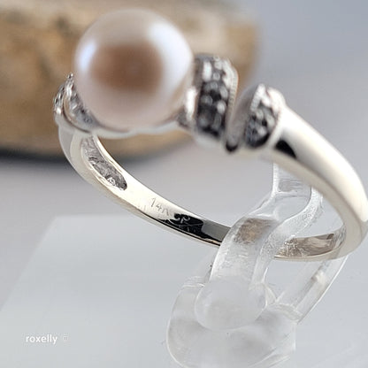 14K White Gold Fresh-water Pearl & Diamonds Ring Size 7 - Solid Gold