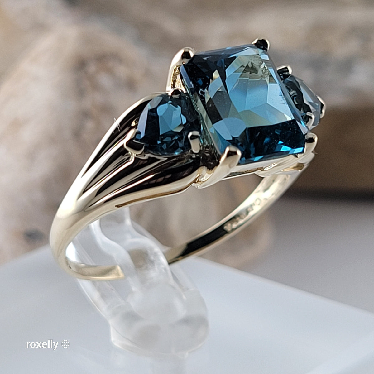 14K Yellow Gold Blue Topaz Cocktail Ring Size 10 - Solid Gold