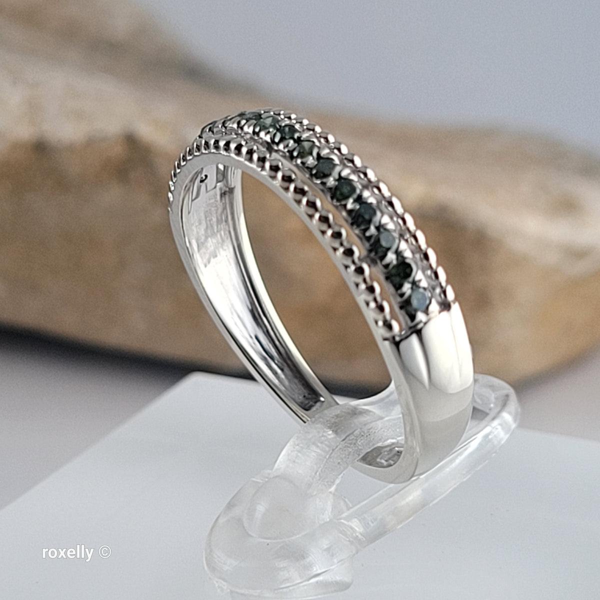 10K White Gold Green Diamonds Infinity Ring Design Size 7 - Solid Gold