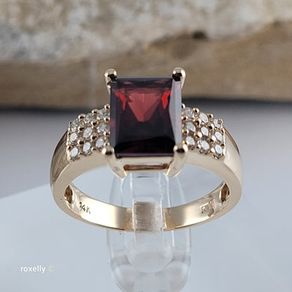 14K Yellow Gold Garnet and Genuine Diamonds Ring Size 7 - Solid Gold