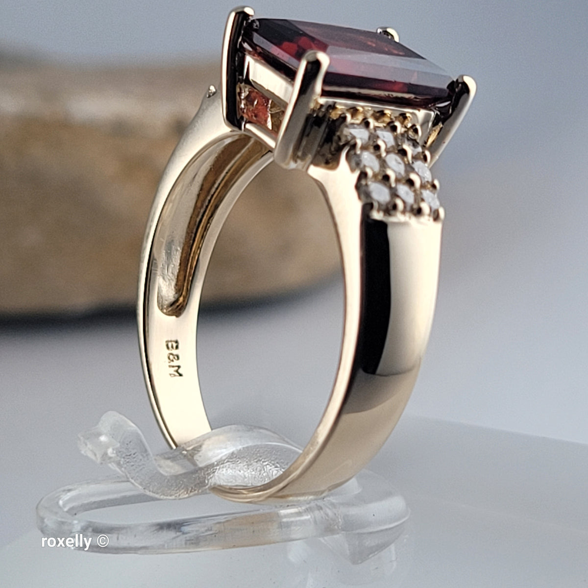 14K Yellow Gold Garnet and Genuine Diamonds Ring Size 7 - Solid Gold