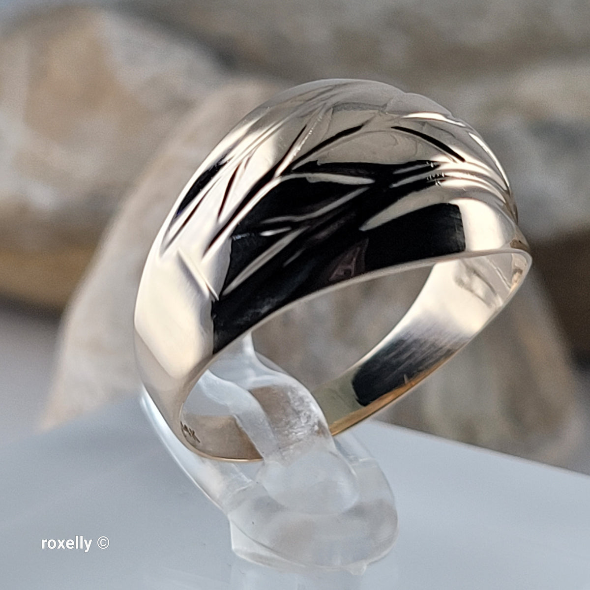 14K Yellow Gold Dome Design Ring Size 7.75 - Solid Gold