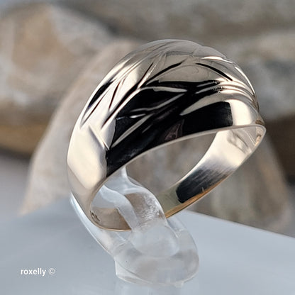 14K Yellow Gold Dome Design Ring Size 7.75 - Solid Gold