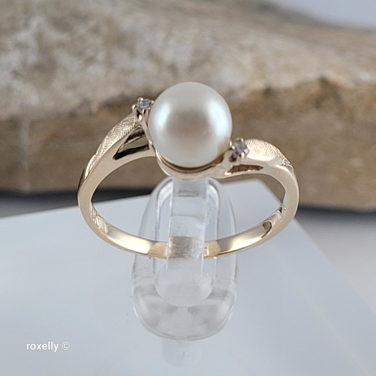14K Yellow Gold Fresh-water Pearl and Genuine Diamond Ring Size 6 - Solid Gold