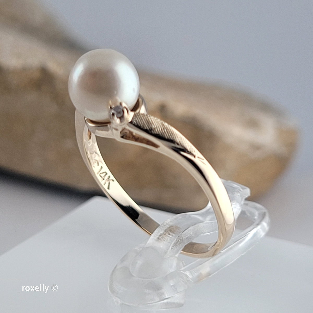 14K Yellow Gold Fresh-water Pearl and Genuine Diamond Ring Size 6 - Solid Gold