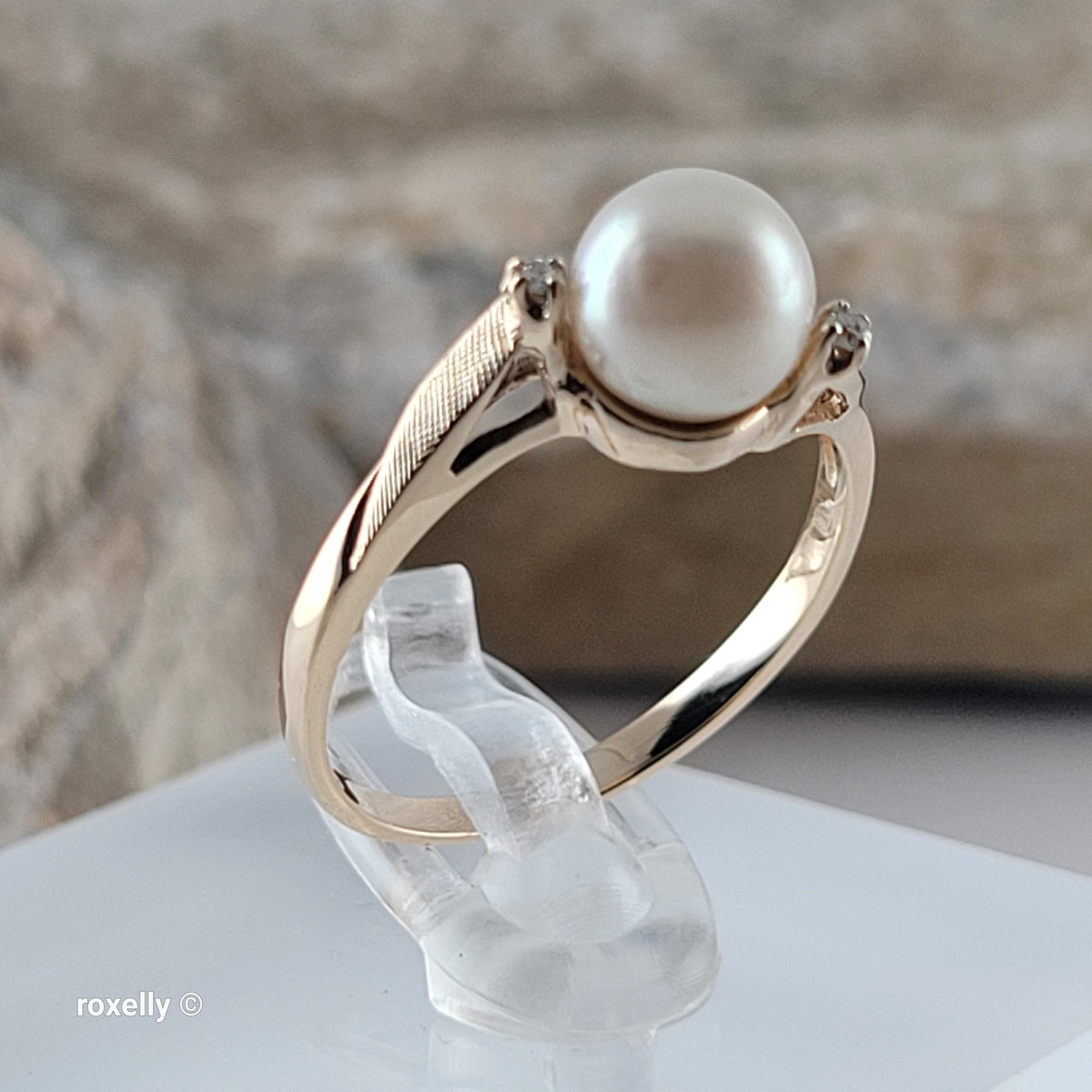 14K Yellow Gold Fresh-water Pearl and Genuine Diamond Ring Size 6 - Solid Gold