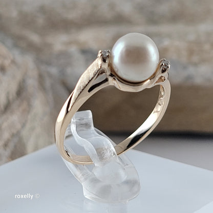 14K Yellow Gold Fresh-water Pearl and Genuine Diamond Ring Size 6 - Solid Gold